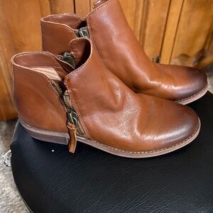 Gianni Bini Brown Leather Boots